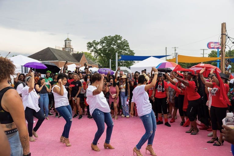 A Vibe Outside: Connecting with the Community and Potential Homebuyers